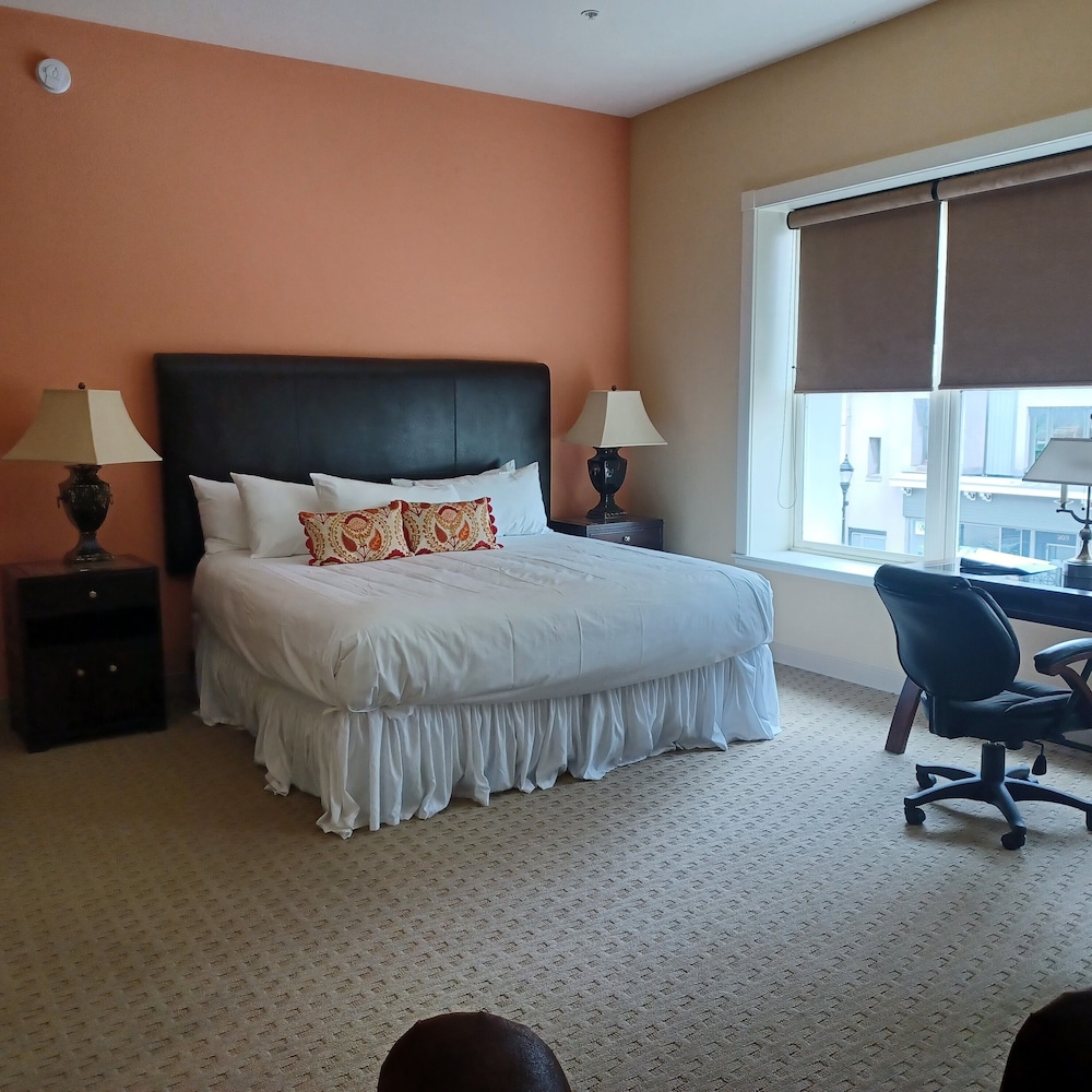 Deluxe Room, 1 King Bed, Jetted Tub, City View