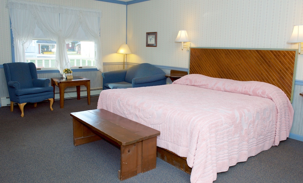 Deluxe Room, 1 King Bed, Non Smoking, Courtyard View photo 2