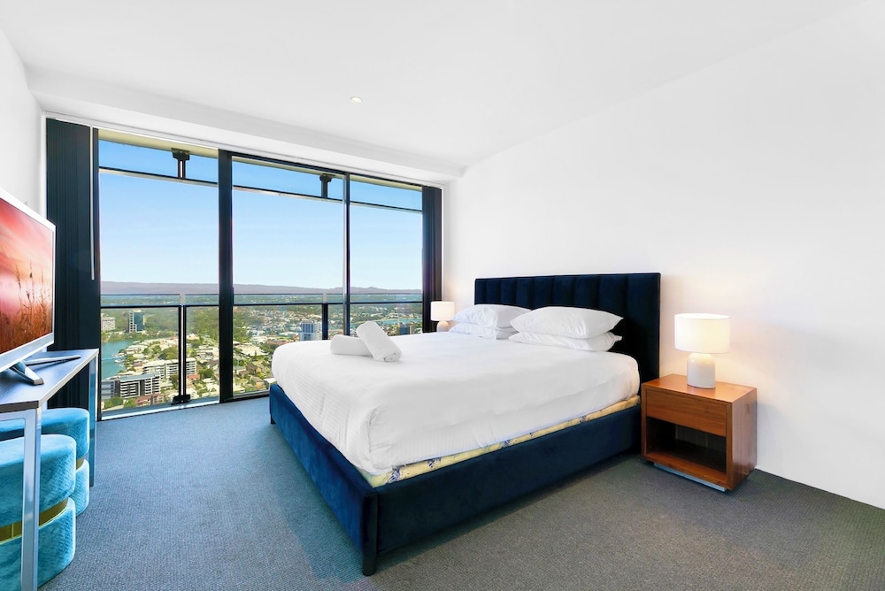 Luxury Apartment, 1.5 Bedrooms, Kitchen, Sky River View photo 3