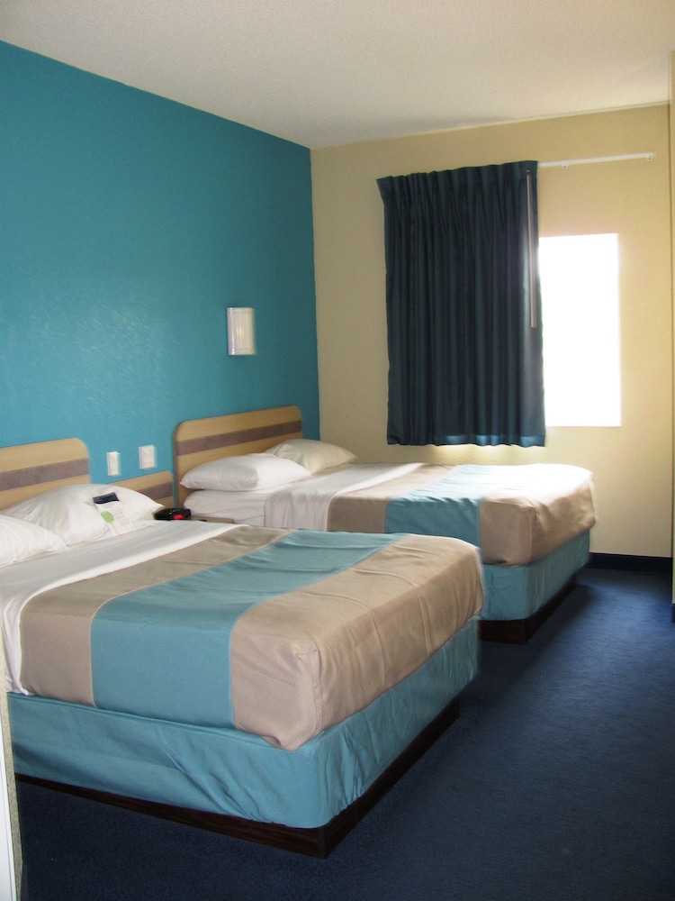 Standard Room, 2 Double Beds, Non Smoking - Photo 5