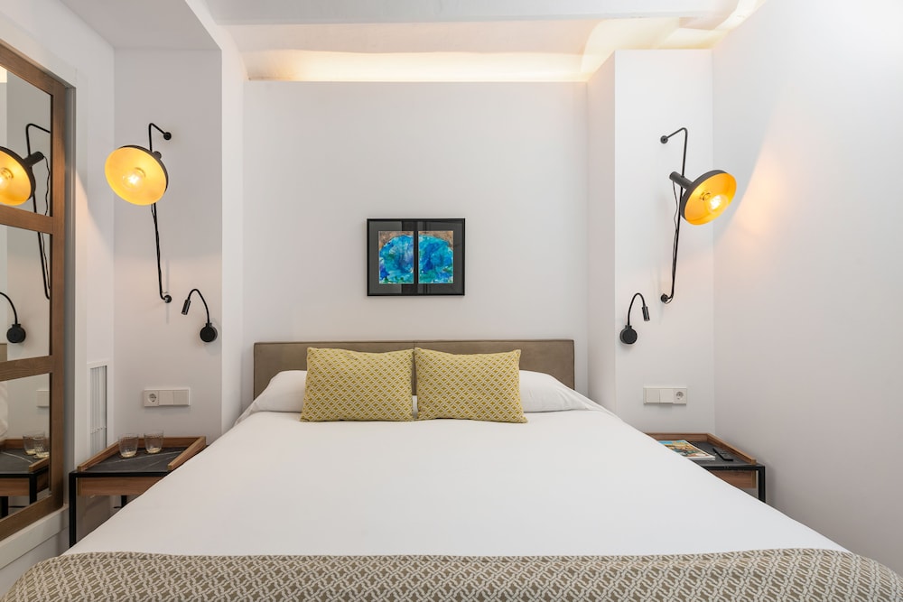 bedroom with a bed and two lamps on either side of the bed
