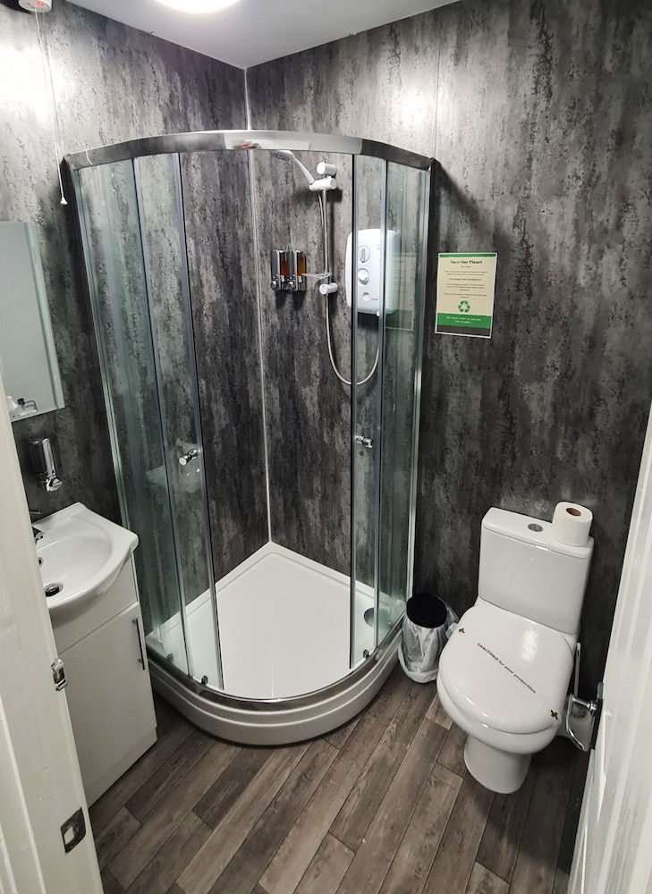 Quadruple Room, Ensuite photo 2