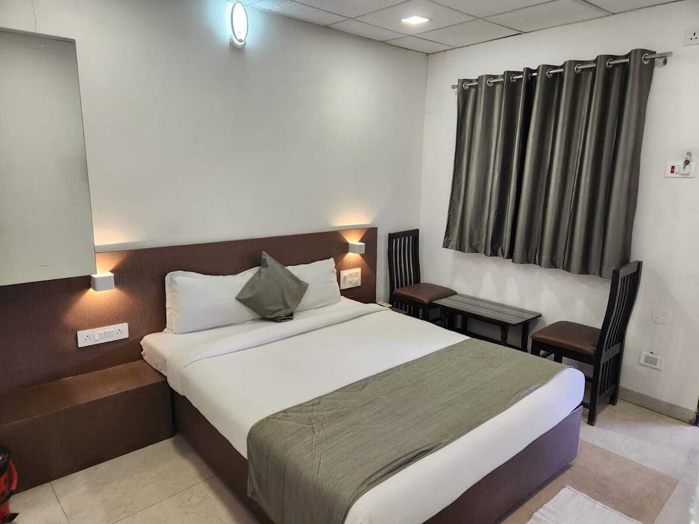 Deluxe Room - Photo 1