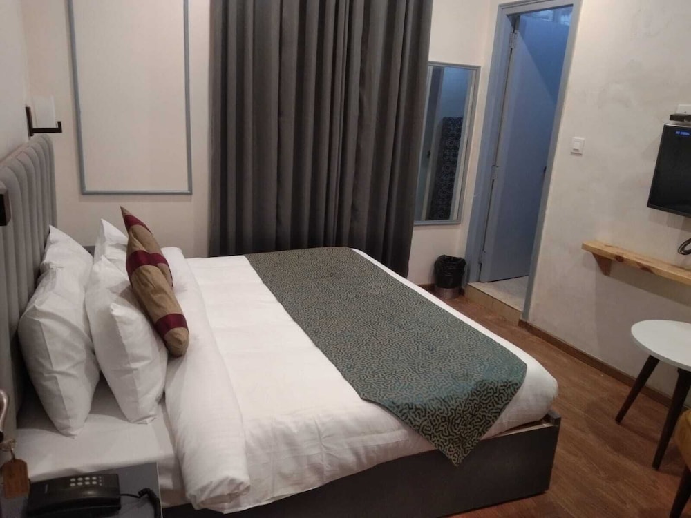 Deluxe Room - Photo 1
