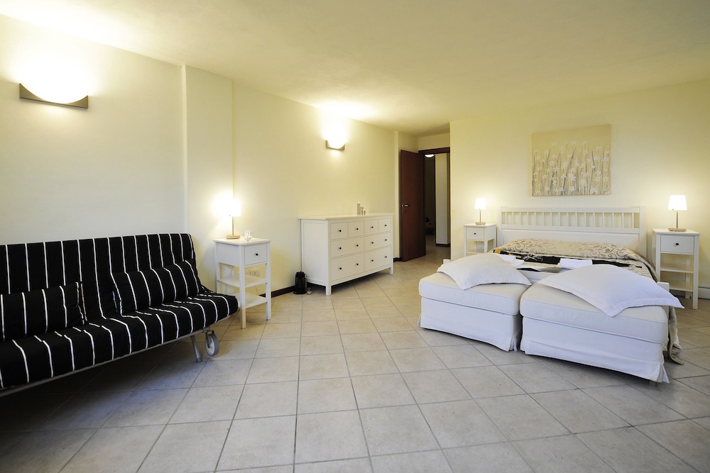 Family Apartment, Multiple Bedrooms, Mountainside (Casa Tulipano Grande) photo 3