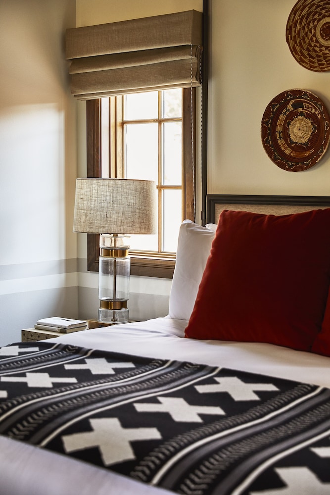 Room, 1 King Bed (Grove View) - Photo 4