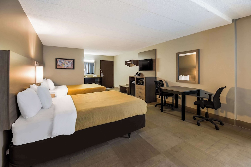 Standard Room, 2 Queen Beds, Non Smoking - Photo 6