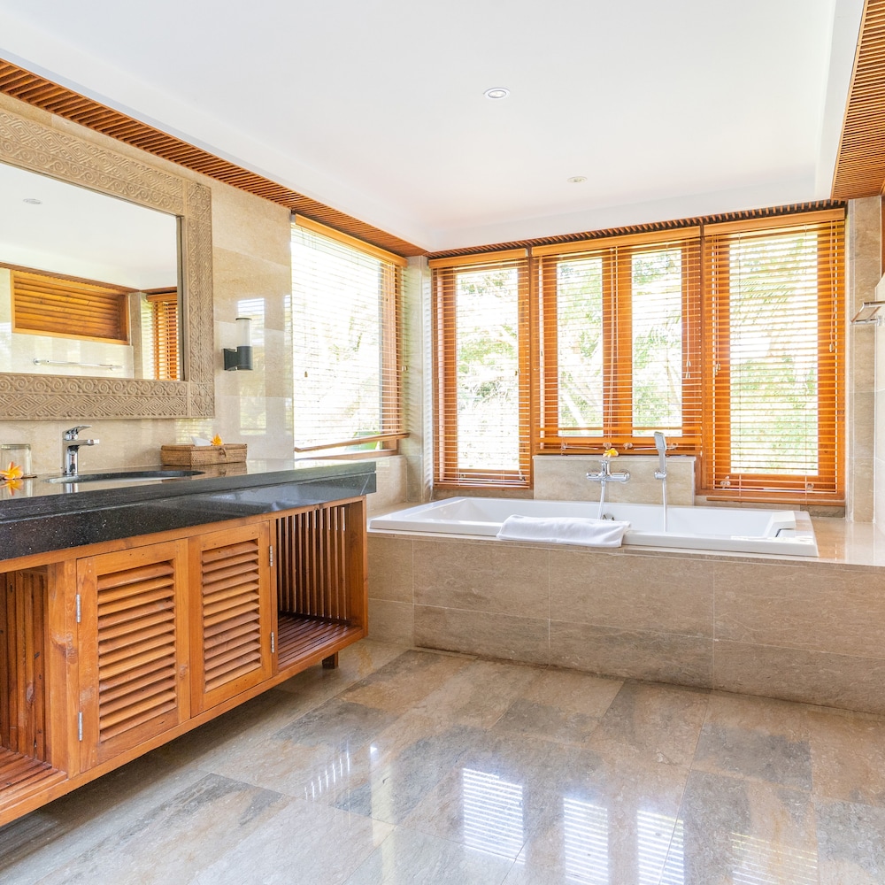 Panoramic Villa, 1 King Bed, Mountain View photo 2