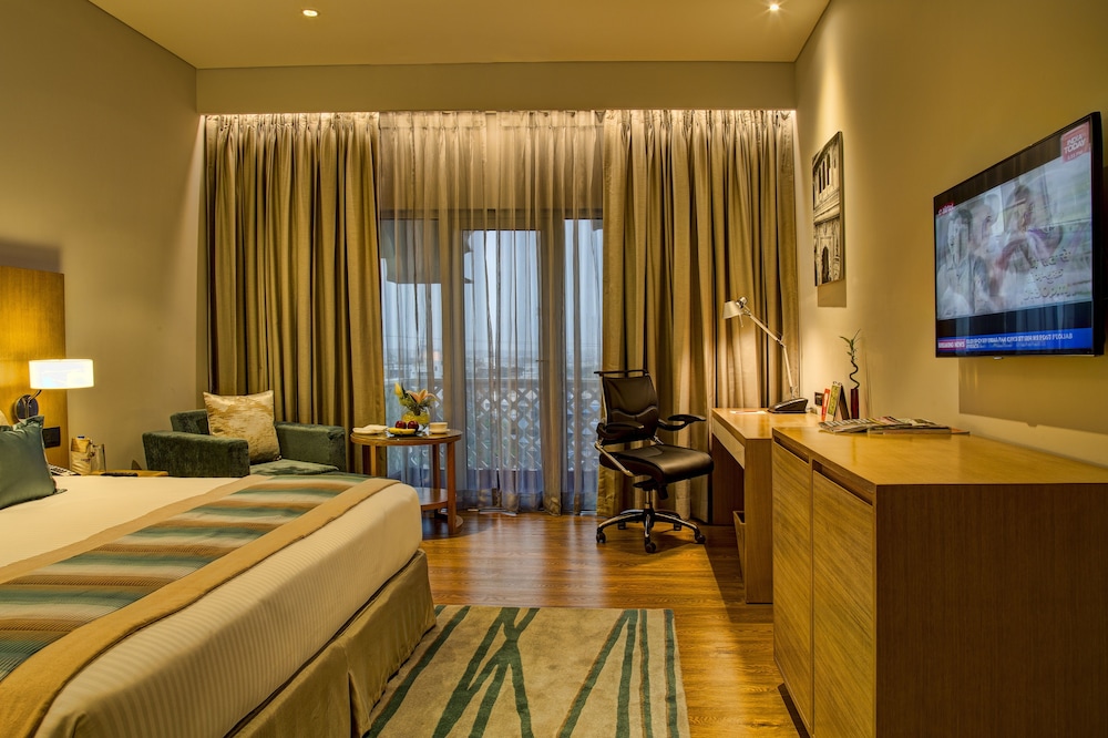 Executive Room, 1 King Bed - Photo 3