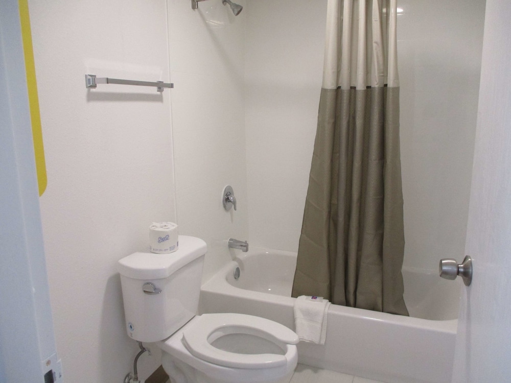 Standard Suite, 1 King Bed, Non Smoking, Refrigerator & Microwave - Photo 9