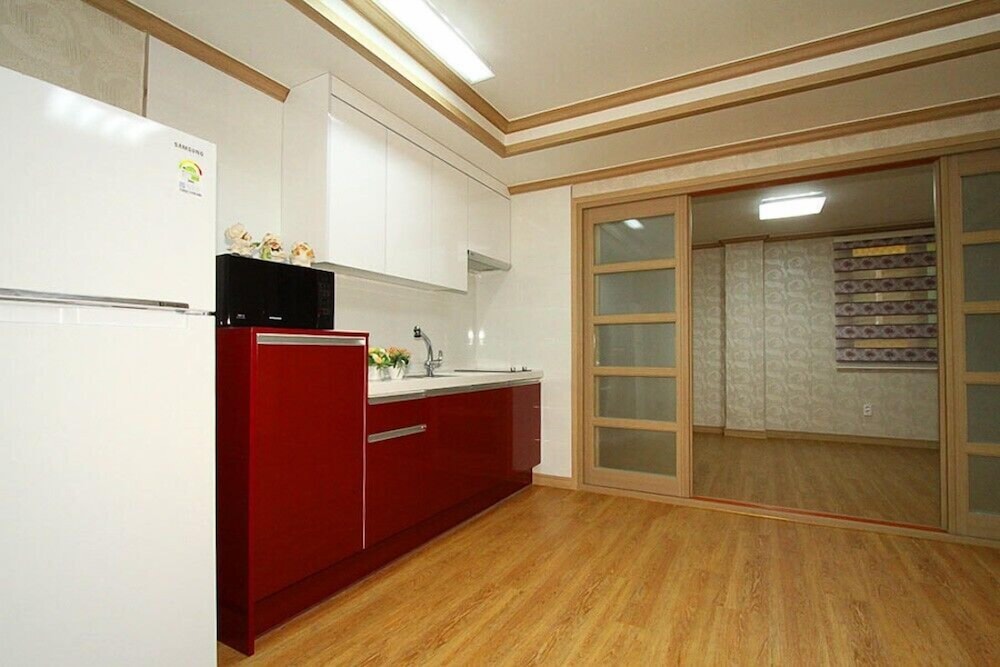 Room (102) - Photo 3