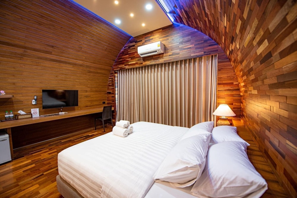 Executive Room, Balcony, River View - Photo 12
