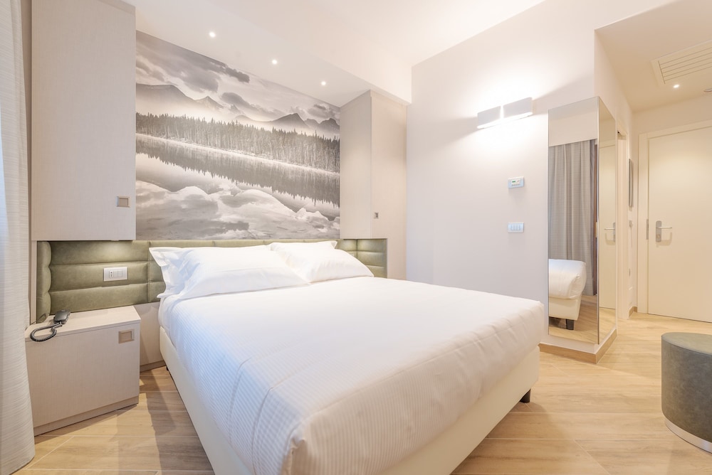 Standard Double or Twin Room - Photo 5