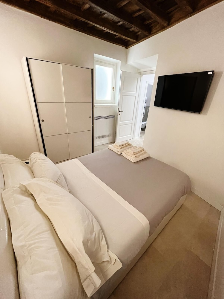 Luxury Apartment photo 2