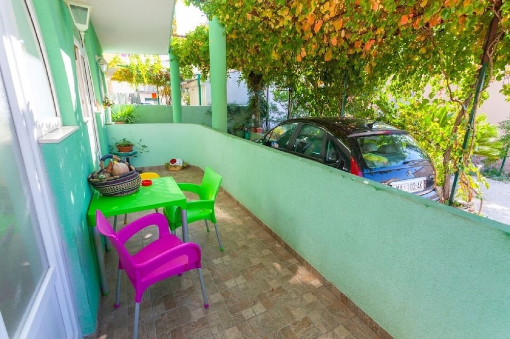 Apartment (Tomislava - ground floor apartments -)
