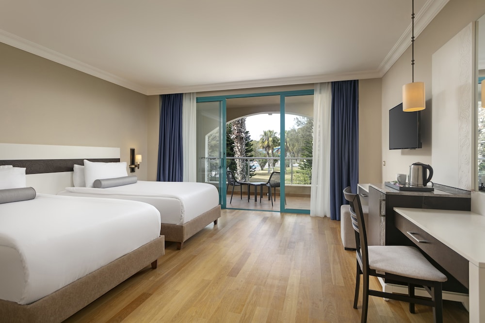 Superior Deluxe Room photo 2