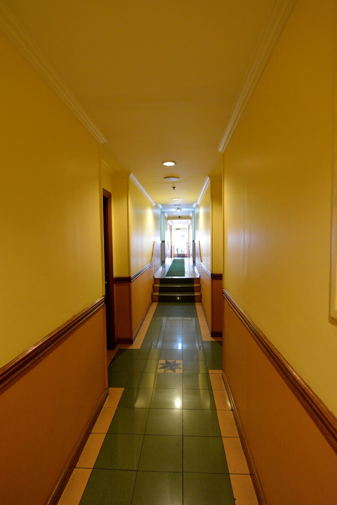 Family Room (With Air Condition) - Photo 9