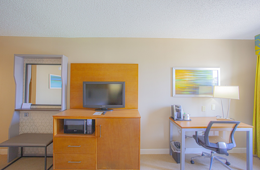 Standard Room, 1 Queen Bed, Accessible (Communications) - Photo 5