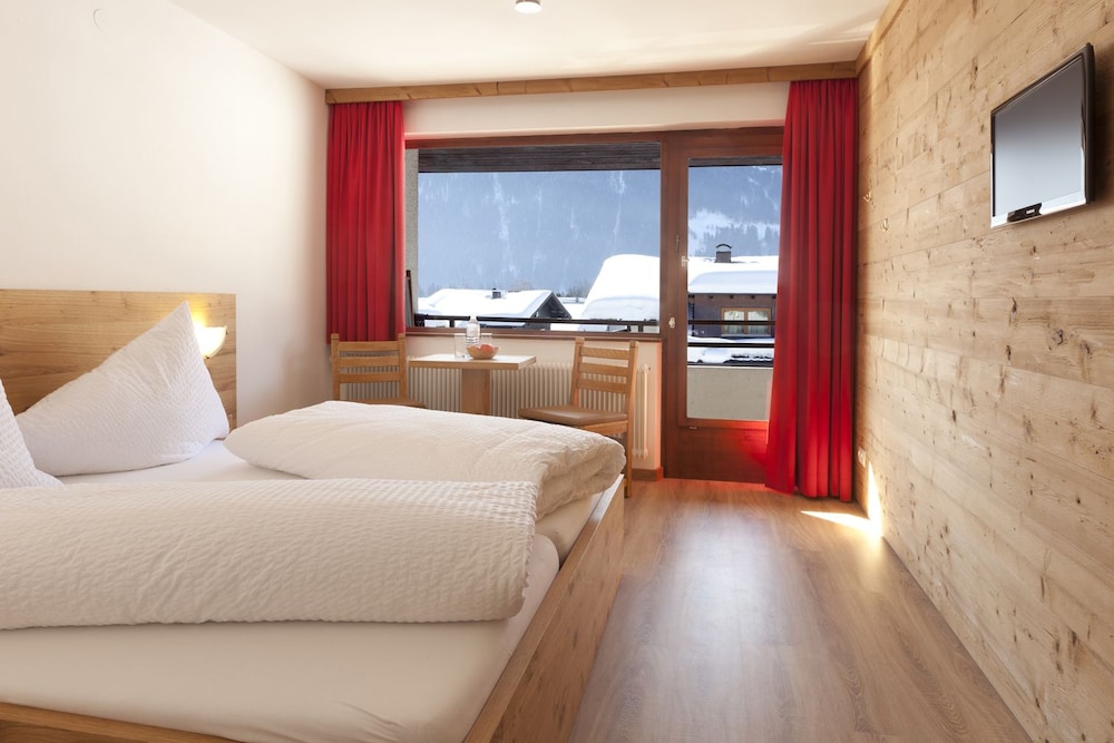 Double Room, Balcony, Mountain View photo 1