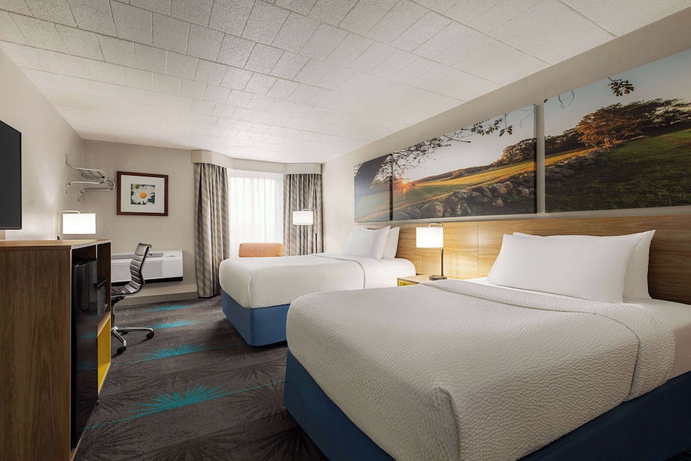 Deluxe Room, 2 Queen Beds, Non Smoking - Photo 1