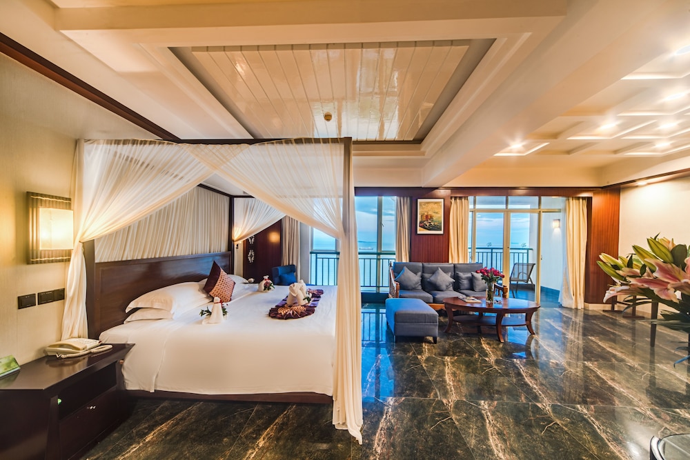 180 degrees superior sea view suite