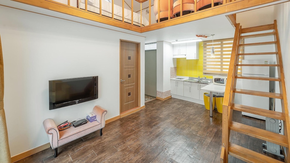 Basic Room, 1 Bedroom (Orange (Pet/ River View)) - Photo 4