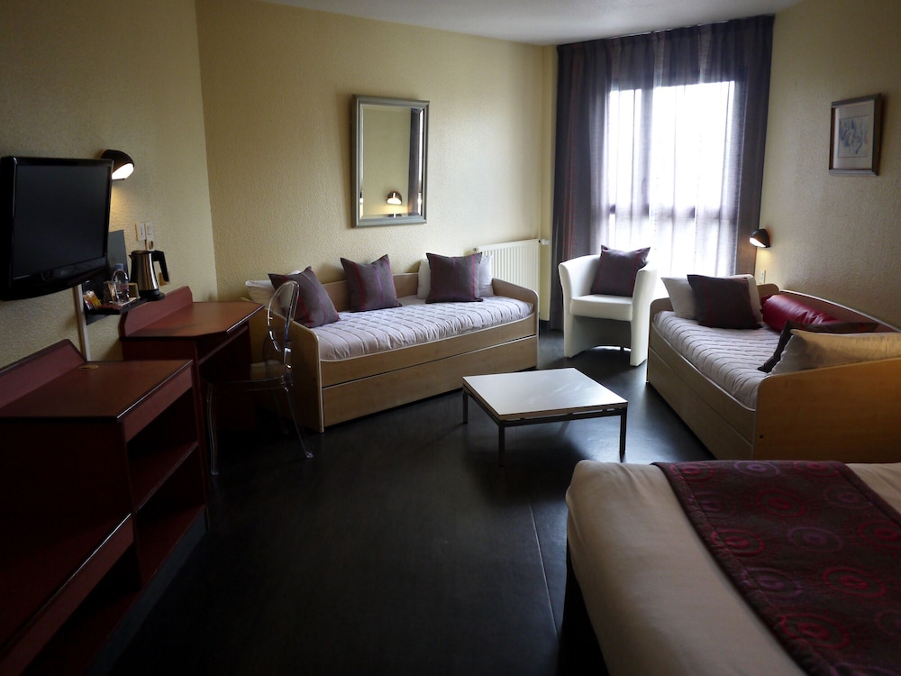 Standard Room, 3 Twin Beds - Photo 4