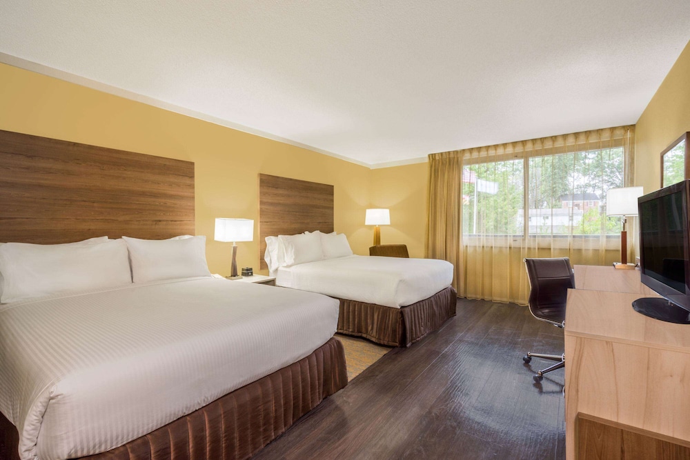 Room, 2 Queen Beds, Accessible, Non Smoking (Roll In Shower) photo 1