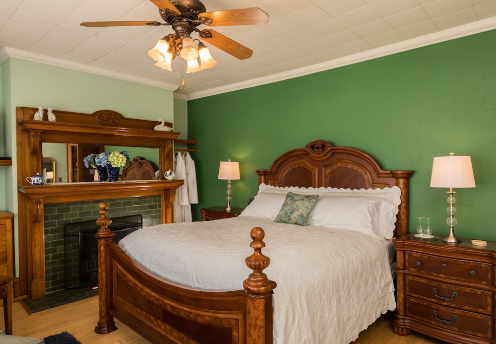 Luxury Double Room, 1 King Bed, Jetted Tub photo 1