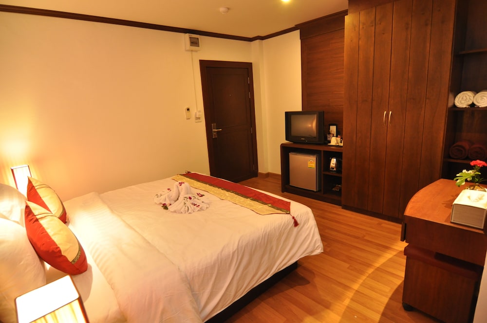 Superior room backside (No view) - Photo 6