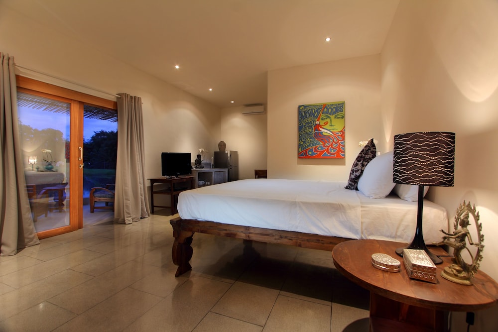 Deluxe Studio, 1 King Bed, Kitchen
