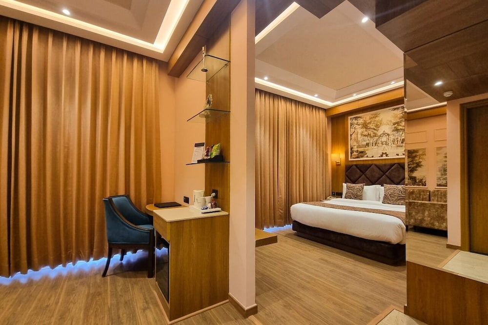 Premium Suite Valley View with Balcony