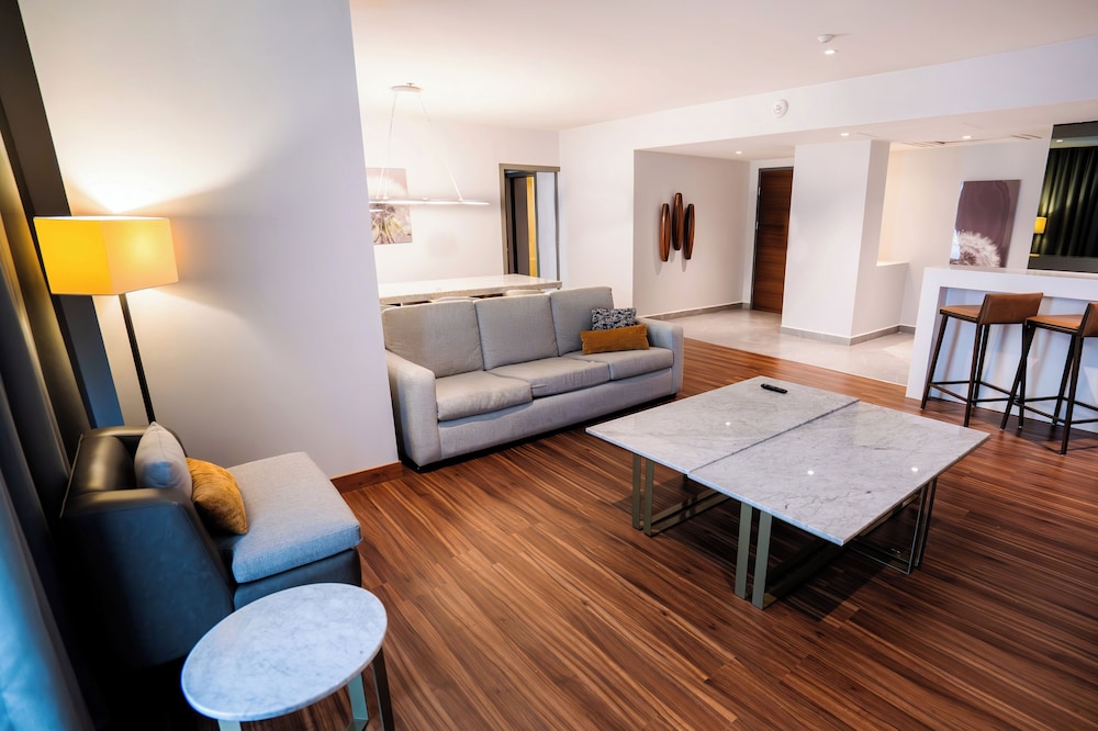 Premium Suite, 1 King Bed, Non Smoking - Photo 6