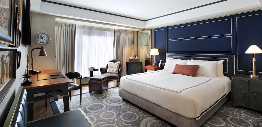 Deluxe Room, 1 King Bed photo 2