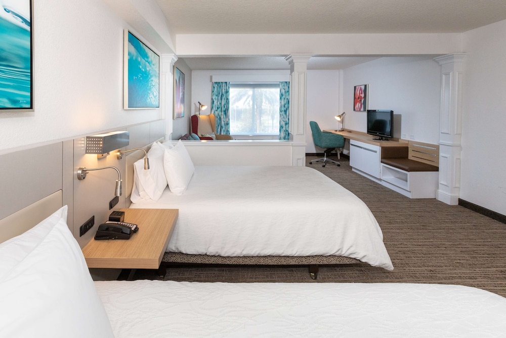 Junior Suite, Accessible - Photo 2
