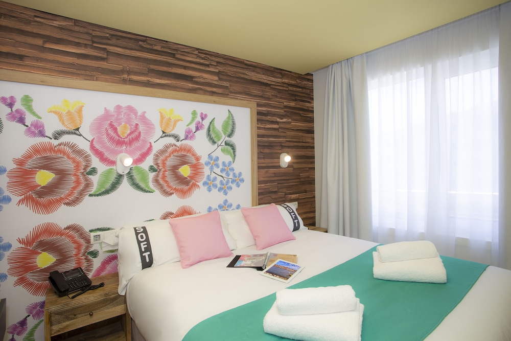 Double Room, 1 Queen Bed photo 3