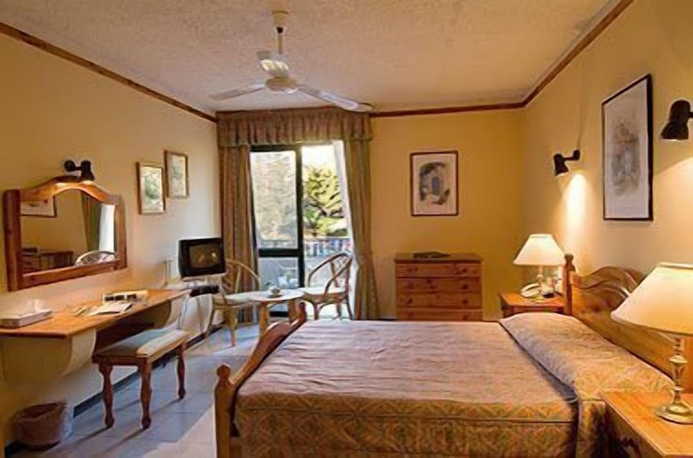 Standard Double or Twin Room - Photo 6