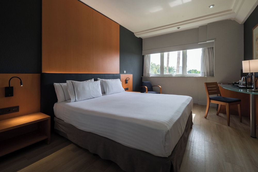 Double Room, Pool View - Photo 5