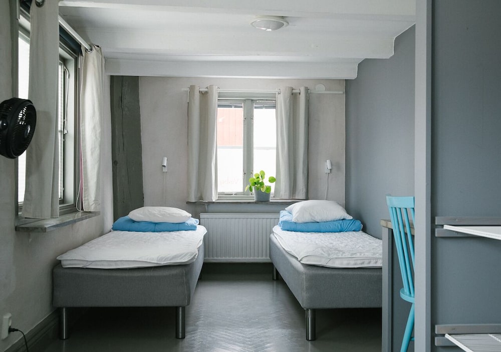 Twin Room, Shared Bathroom photo 2