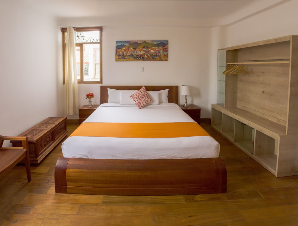 Superior Room, 1 King Bed photo 3