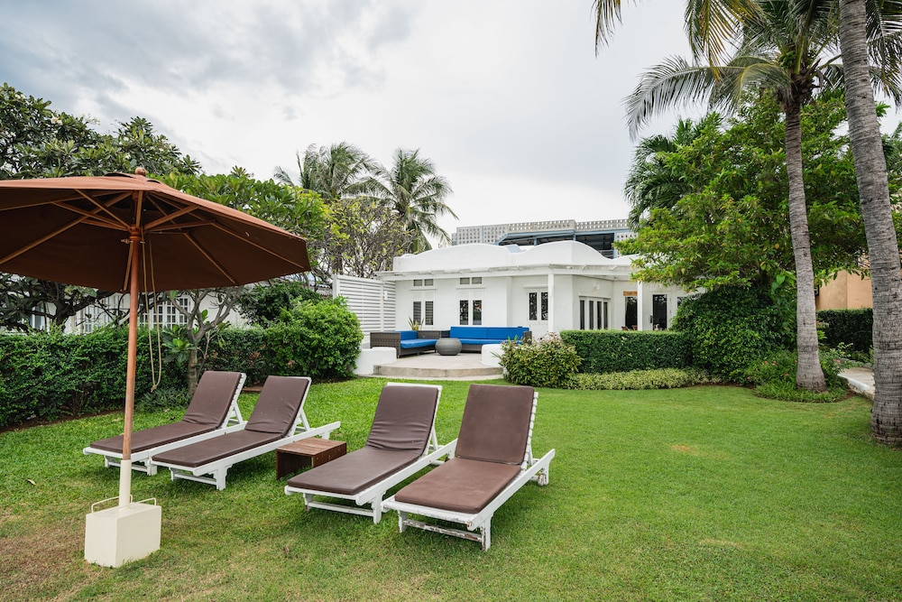 2BR Chaba Beachfront Villa - Photo 11