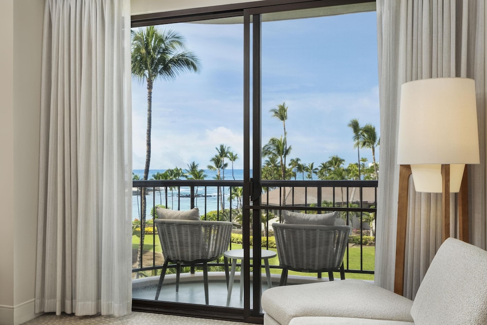 Room, 1 King Bed, Ocean View (Pal Grd, Bathtub) thumbnail 6