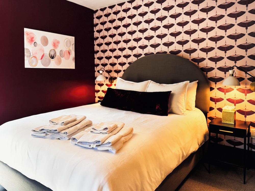 Economy Room, 1 Queen Bed, Non Smoking, Private Bathroom