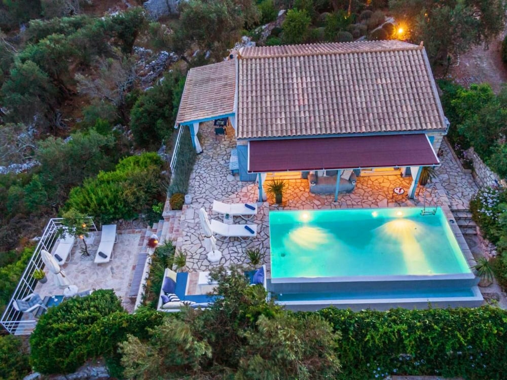 Villa photo 2