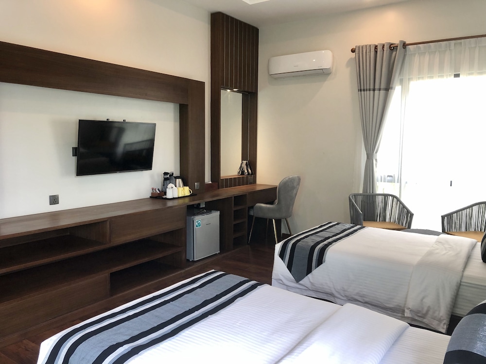 Presidential Double or Twin Room, Non Smoking, Pool View photo 1