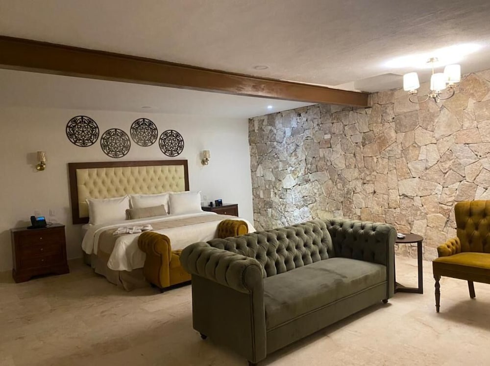 Junior Suite, 1 King Bed - Photo 1