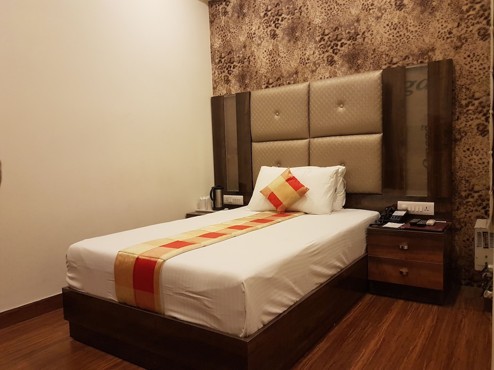 Value Room - Photo 1