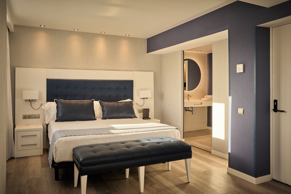 Suite Terrace Swimming Pool (Single Use) - Photo 1