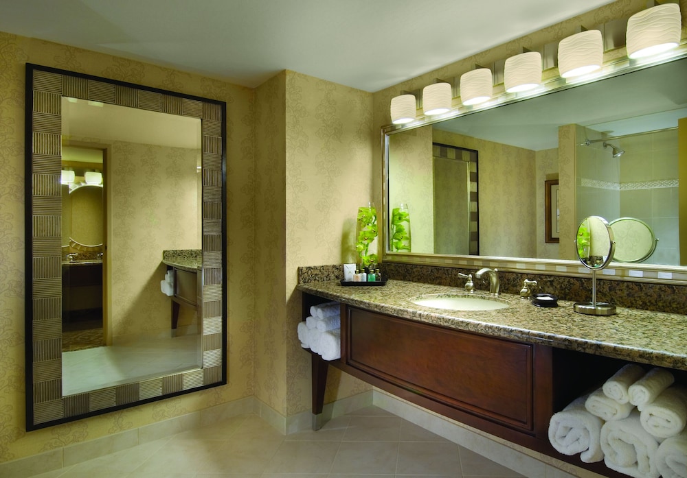 Resort Tower Room, 1 King Bed, Non Smoking - Photo 2