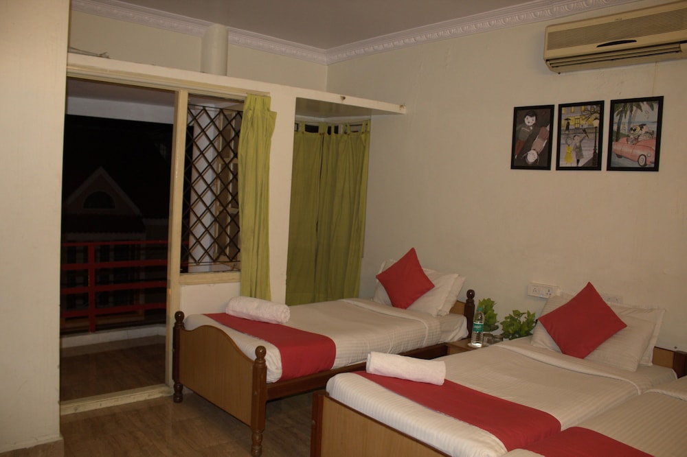 Deluxe Room - Photo 4
